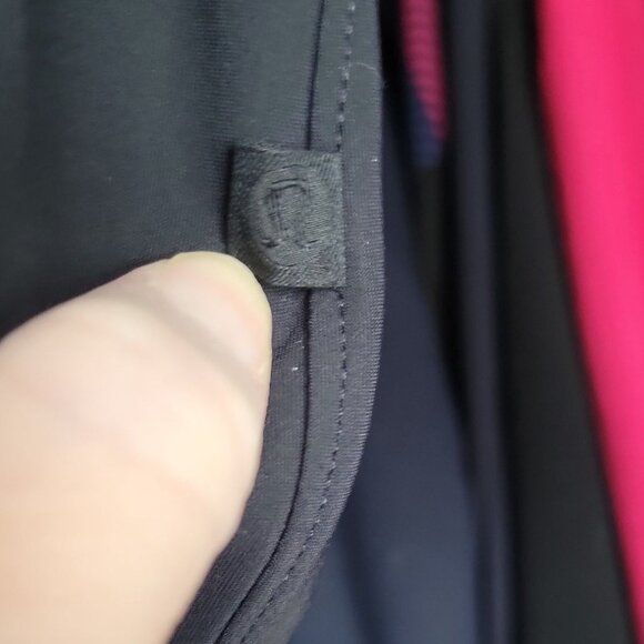 Lululemon Womens Black top size 12 Run Training luxtreme long sleeve Running - Picture 4 of 4